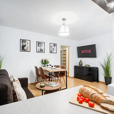 Lumina Opposite The Palace Of Culture And Science 아파트 *