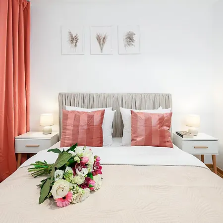 Lumina Opposite The Palace Of Culture And Science 아파트 *