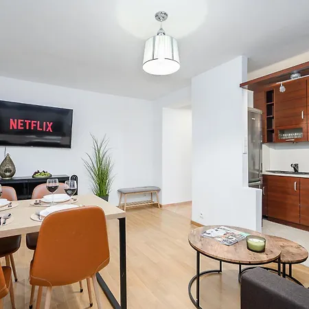 Lumina Opposite The Palace Of Culture And Science 아파트 *