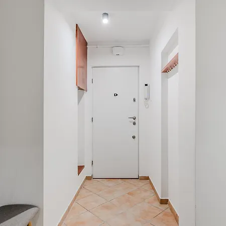 Lumina Opposite The Palace Of Culture And Science *