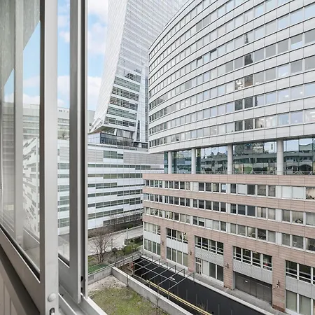 Lumina Opposite The Palace Of Culture And Science *