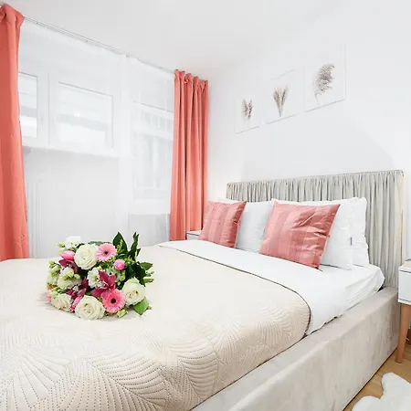 Lumina Opposite The Palace Of Culture And Science